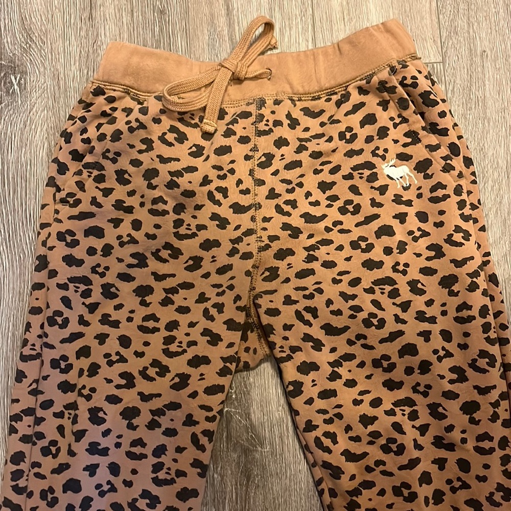 Abercrombie cheetah print jogger